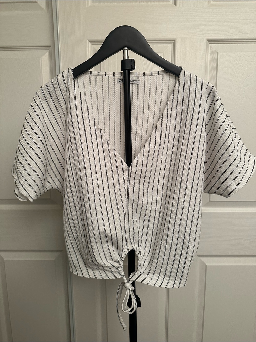 Zara White and Black Vertical Stripe Tie-Hem V-Neck Crop Top